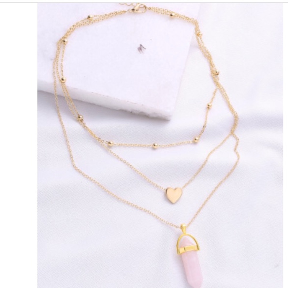 🔥LAST ONE🔥Super chic, very cute necklace.